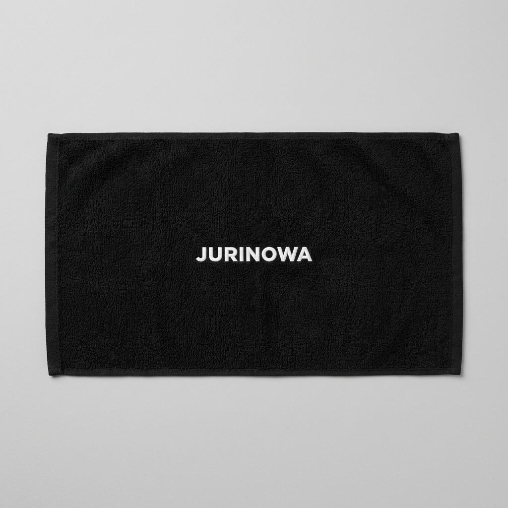 Чёрное хлопковое полотенце с небольшим белым логотипом JURINOWA по центру